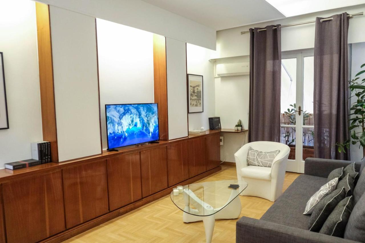 Quiet City Center Apt On A Pedestrian Street Атина Екстериор снимка