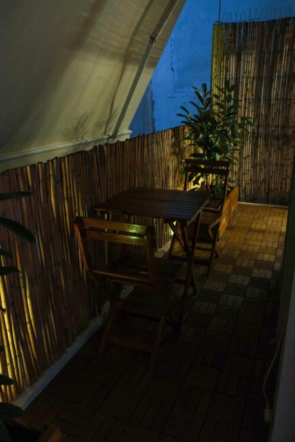 Quiet City Center Apt On A Pedestrian Street Атина Екстериор снимка