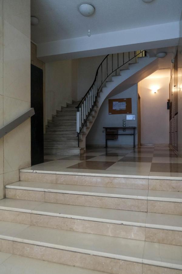 Quiet City Center Apt On A Pedestrian Street Атина Екстериор снимка