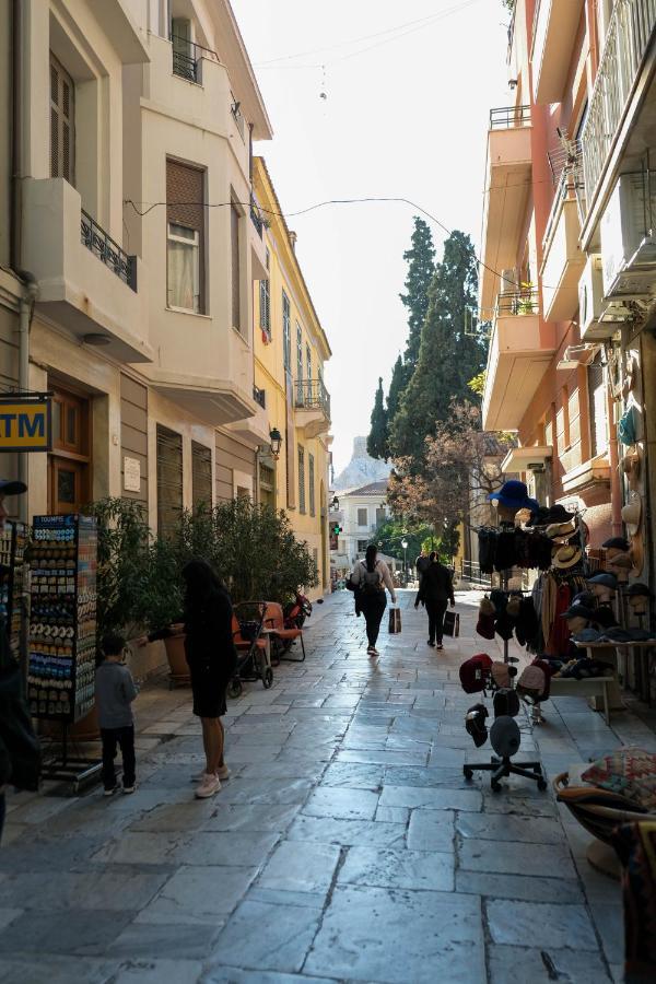 Quiet City Center Apt On A Pedestrian Street Атина Екстериор снимка