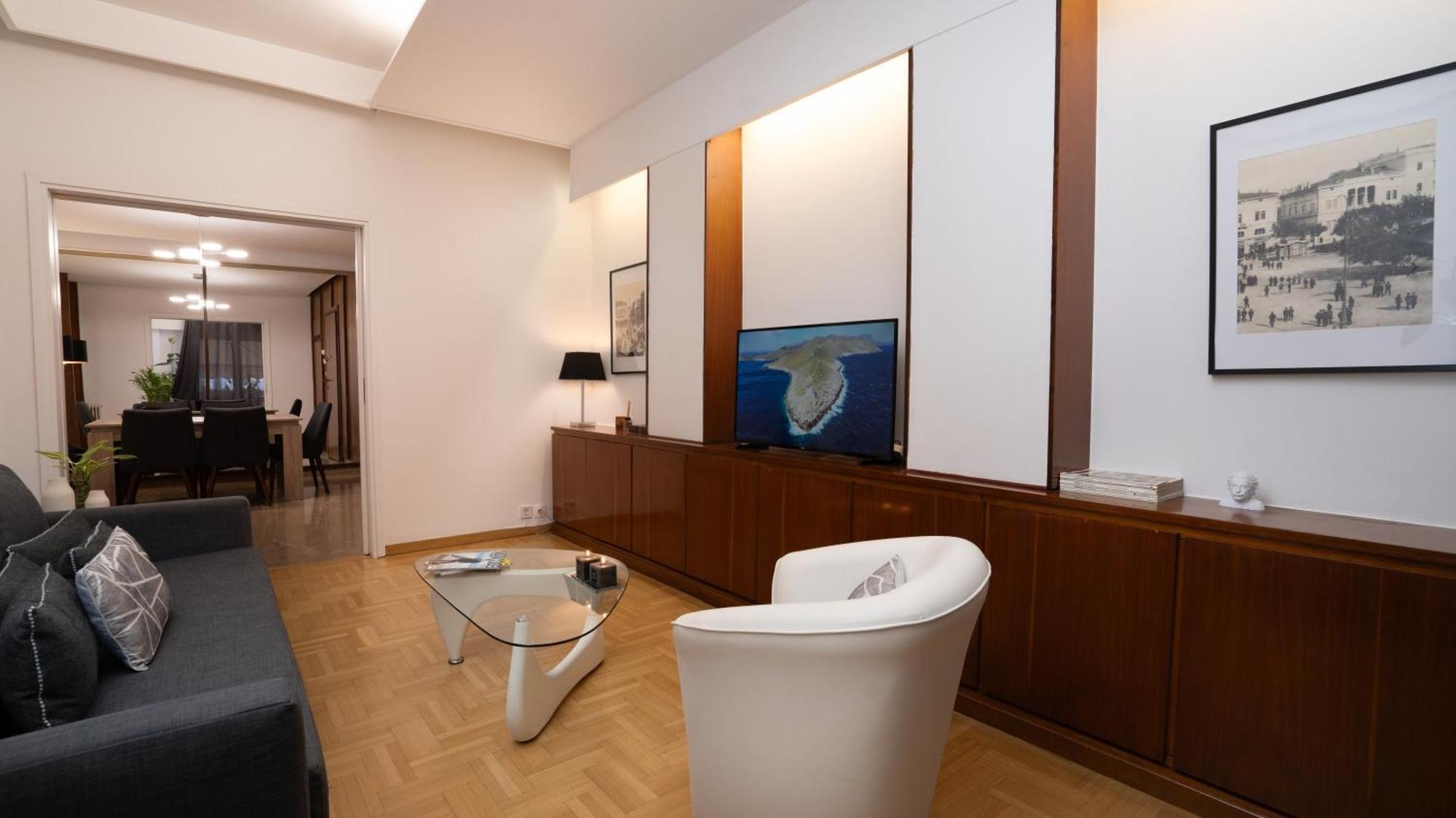 Quiet City Center Apt On A Pedestrian Street Атина Екстериор снимка
