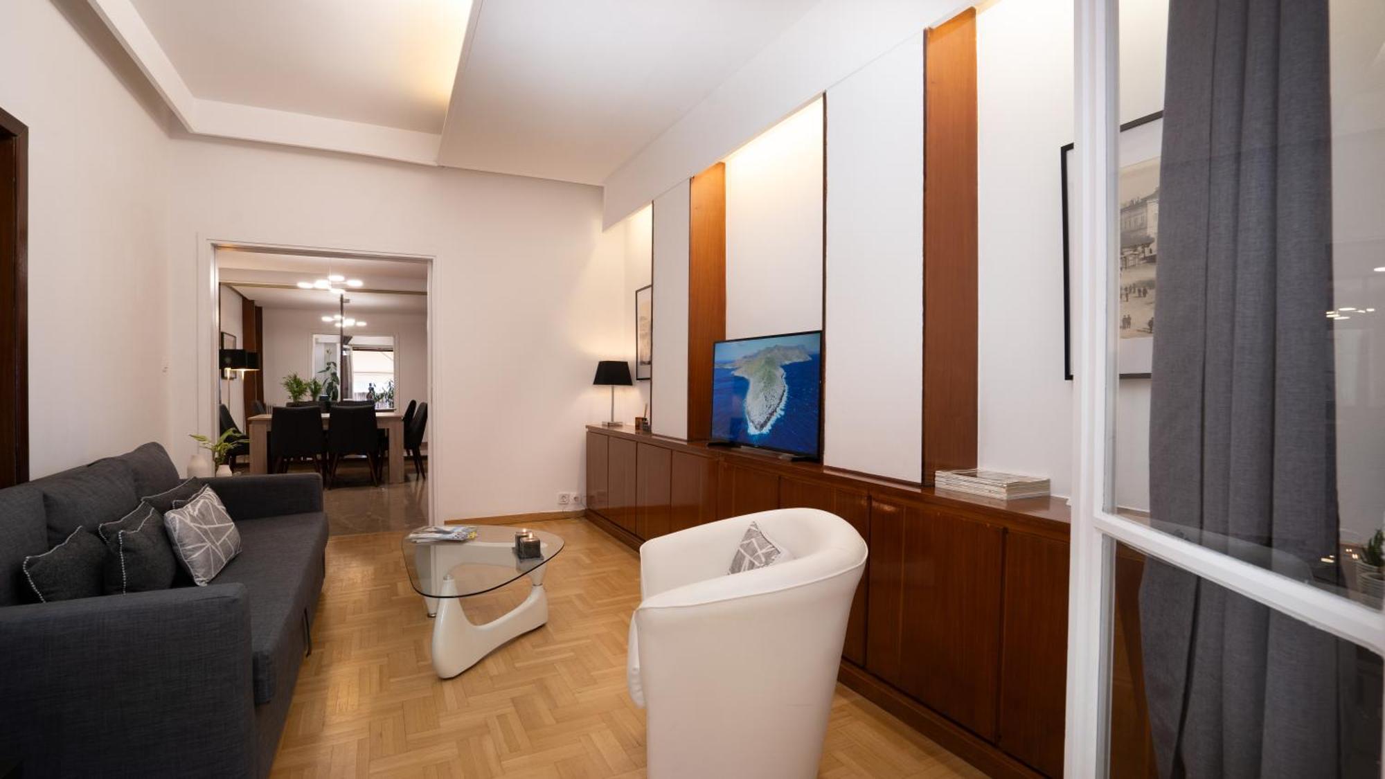 Quiet City Center Apt On A Pedestrian Street Атина Екстериор снимка