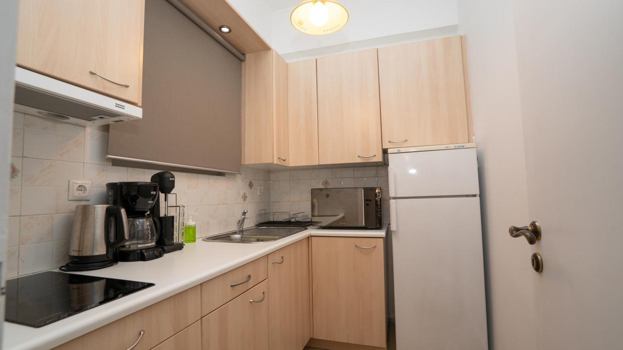 Quiet City Center Apt On A Pedestrian Street Атина Екстериор снимка