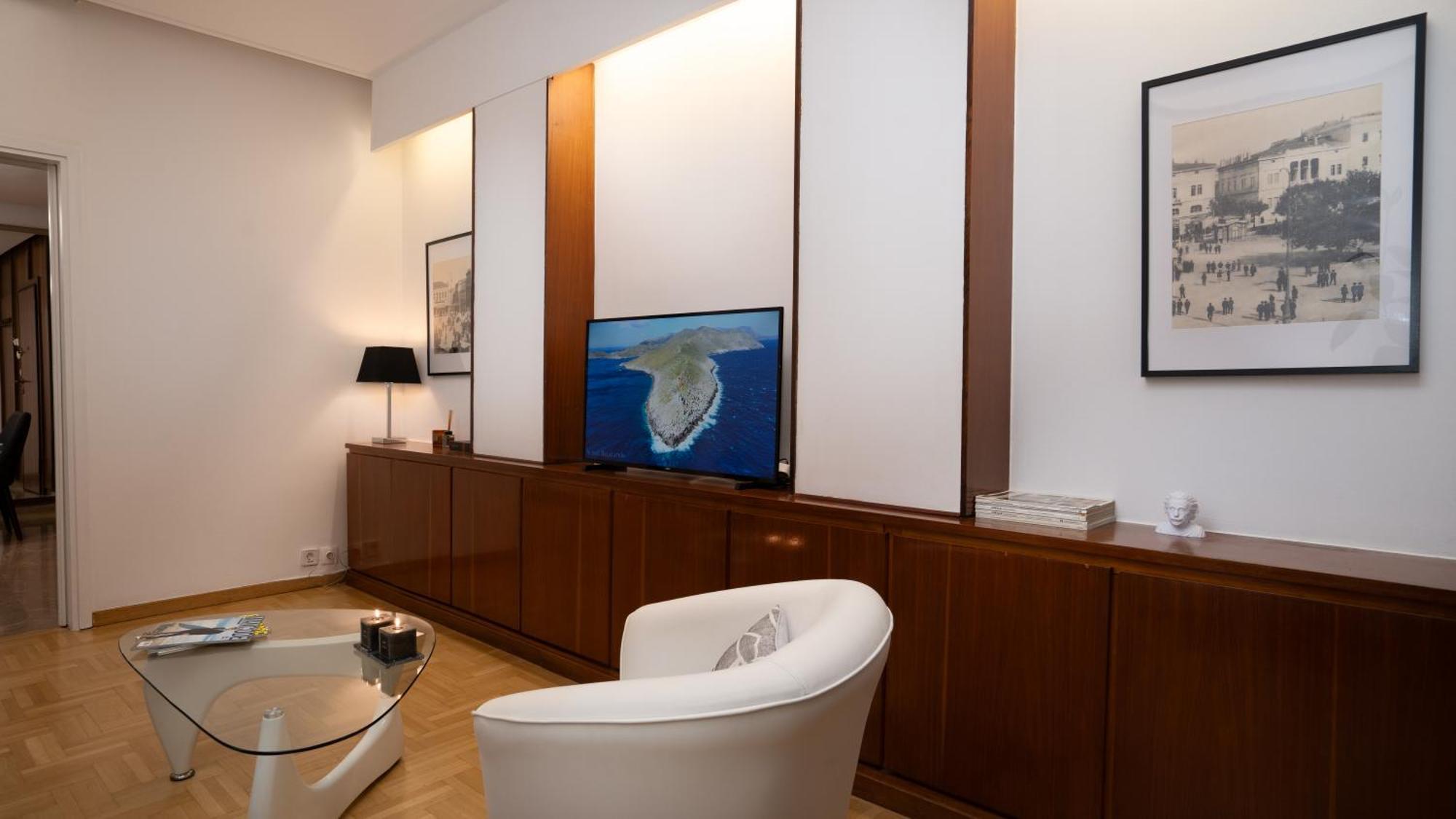 Quiet City Center Apt On A Pedestrian Street Атина Екстериор снимка