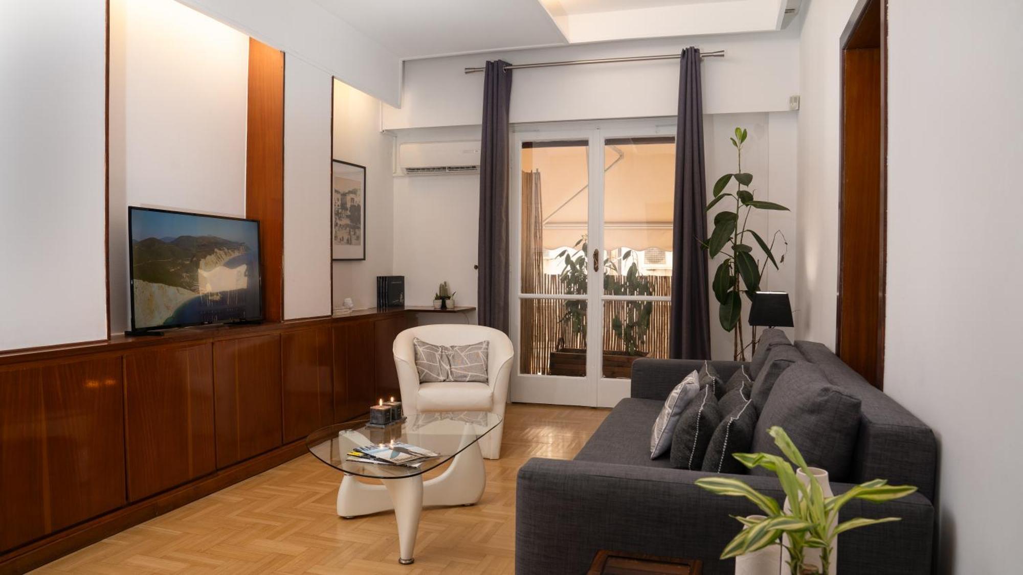Quiet City Center Apt On A Pedestrian Street Атина Екстериор снимка