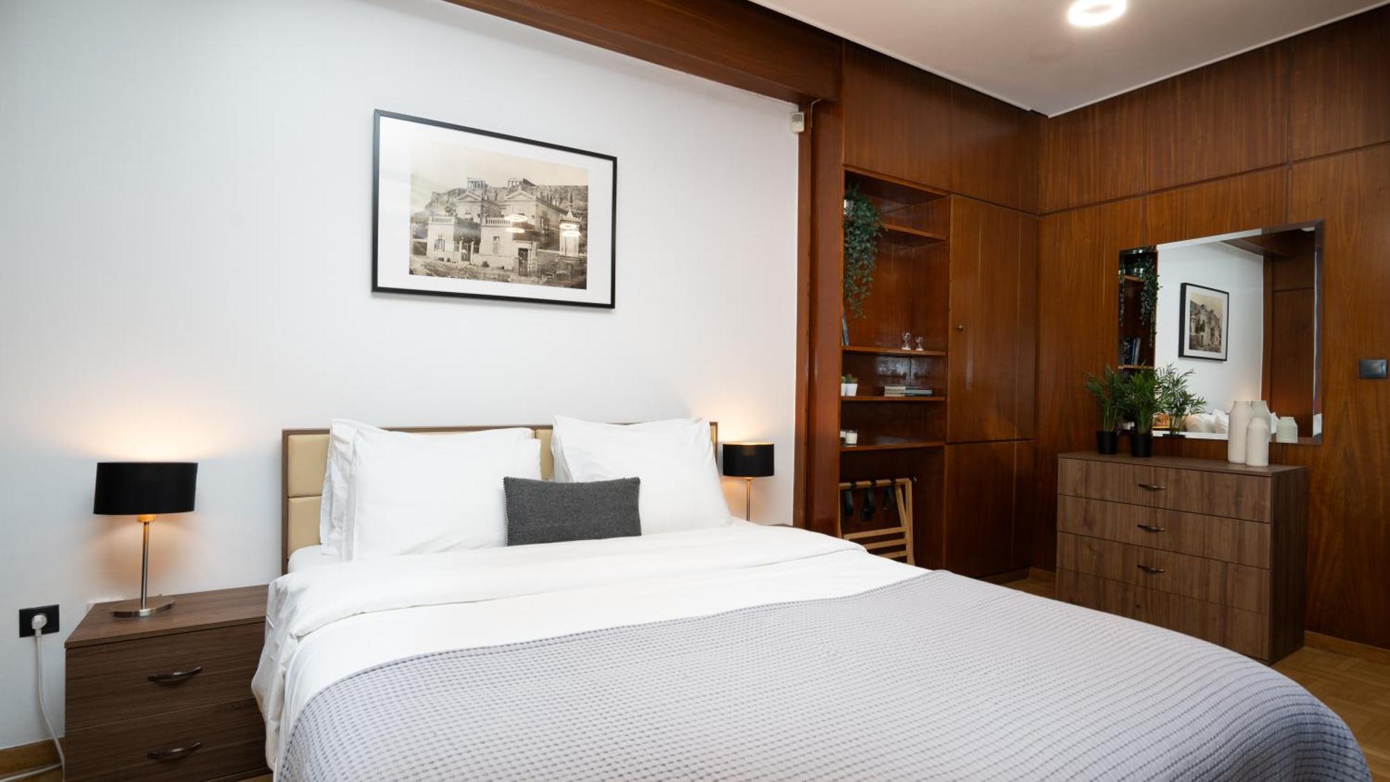 Quiet City Center Apt On A Pedestrian Street Атина Екстериор снимка